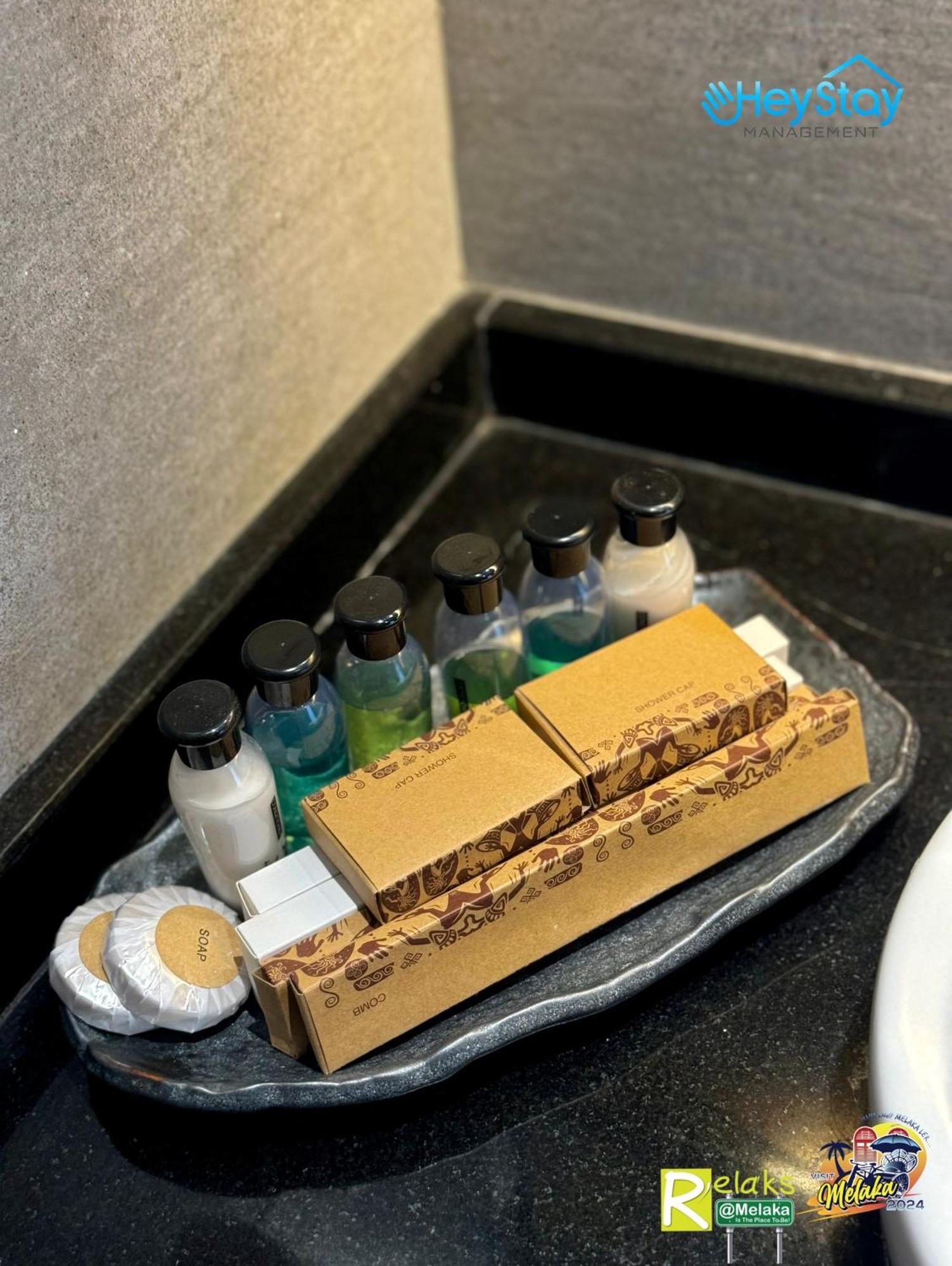 Modern Cave Guest House Walking Distance 5Mins To Jonker Malacca Exteriör bild